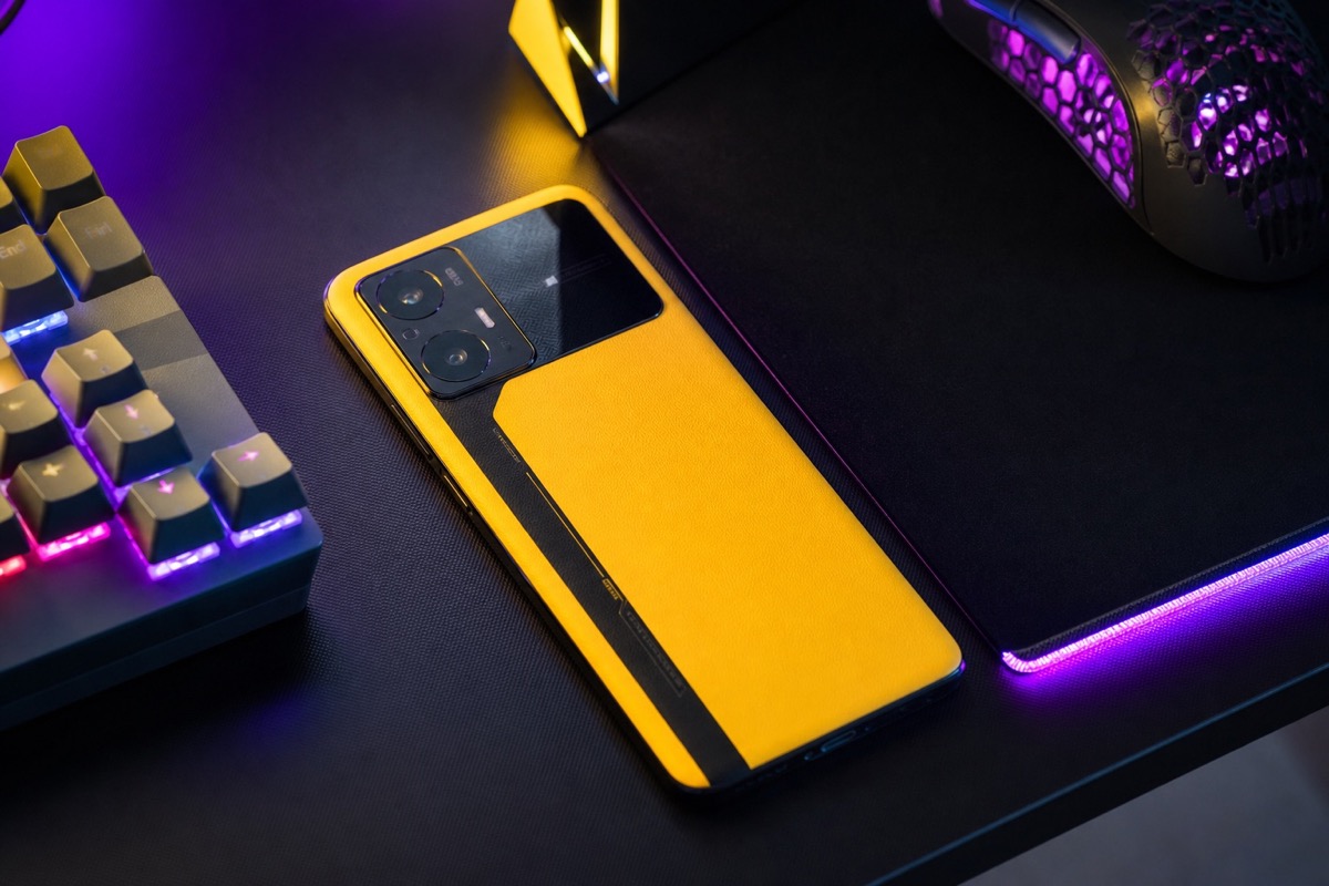 Photo illustration: How to Check realme Warranty by IMEI/SN